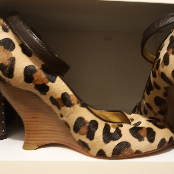Animal Feaux Fur Wedges - Picture 1 of 4
